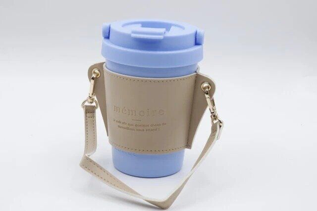 タンブラーにスリーコインズのドリンクカップホルダーを装着