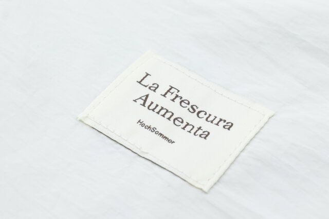 スリーコインズのクールネックバンド用巾着のロゴタグ