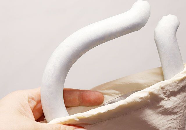 スリーコインズのクールネックバンド用巾着から取り出したクールネックバンド