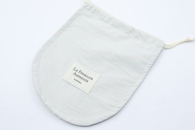 スリーコインズのクールネックバンド用巾着のデザイン