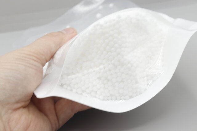 ダイソーの立てられる除湿剤はケース不要で自立する