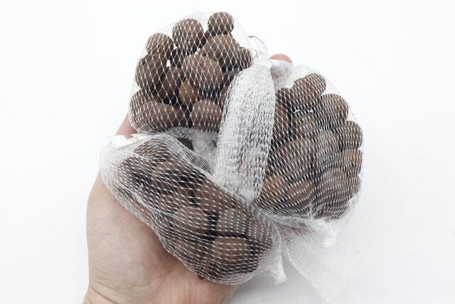 ダイソーのネット入り鉢底石は3個入100円
