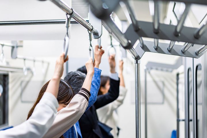 痴漢被害に関する調査を実施