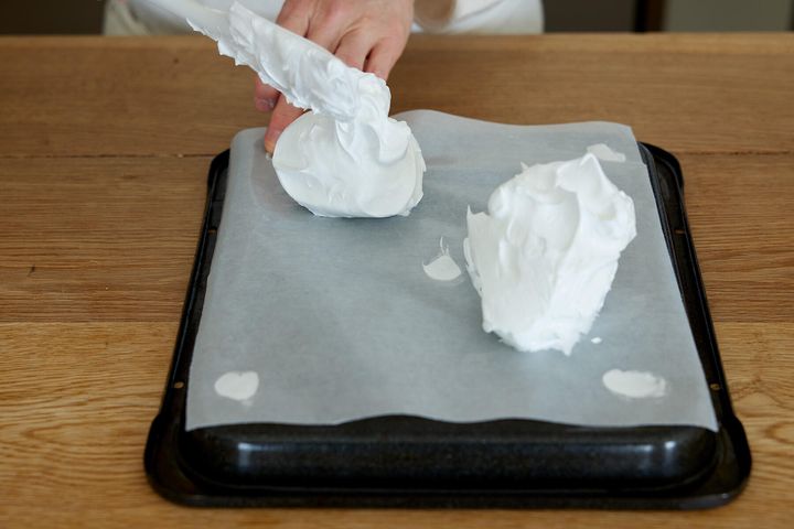 メレンゲを天板にのせる