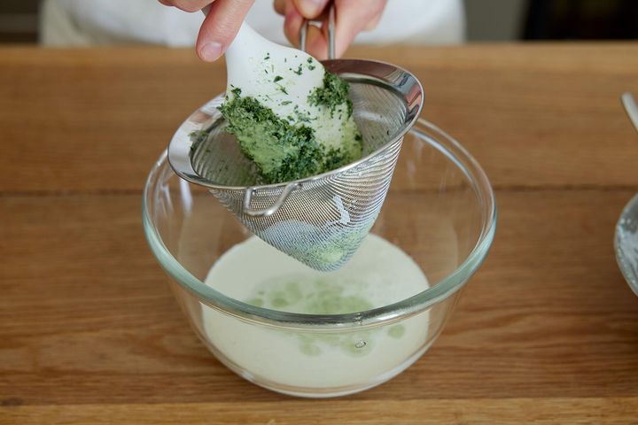 クリームを濾す