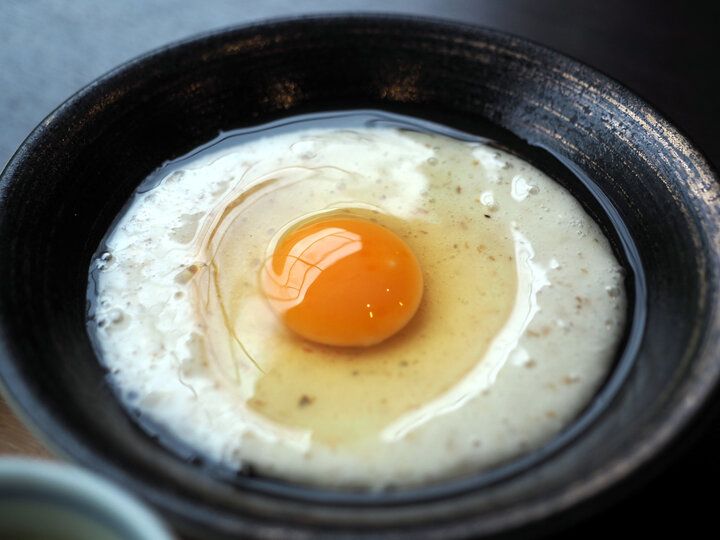 箱根唯一の「川床」でご褒美ランチを♪ せせらぎと緑に癒やされる大人の贅沢空間「牛なべ 右近」