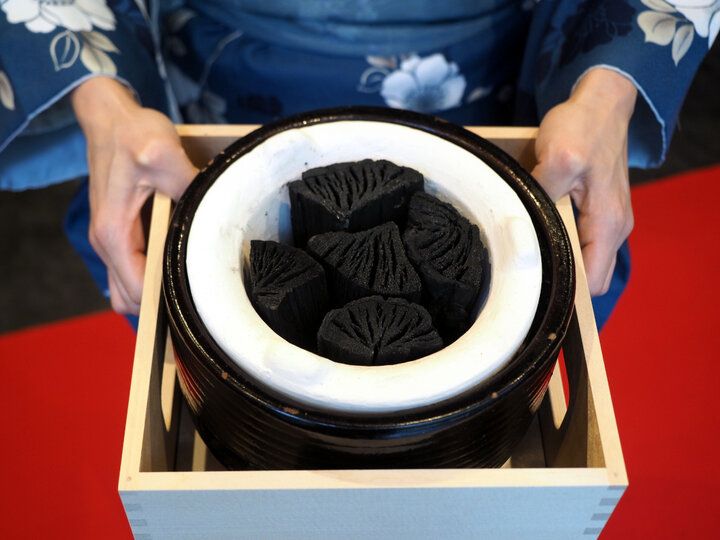 箱根唯一の「川床」でご褒美ランチを♪ せせらぎと緑に癒やされる大人の贅沢空間「牛なべ 右近」