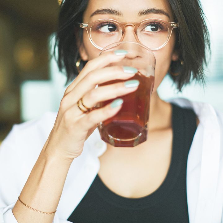 オリバーピープルズのメガネ,クリアフレームメガネ,メガネコーデ,白シャツコーデ,木佐貫まや