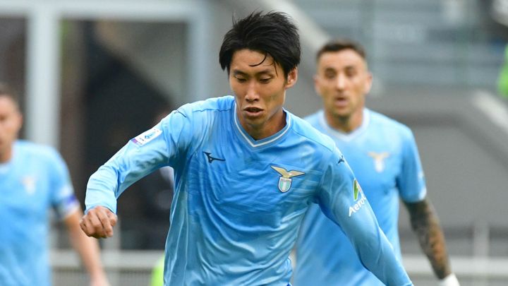 ラツィオ鎌田大地、契約延長条項を行使せずにラツィオ残留！？理由は年俸5億円の撤回か