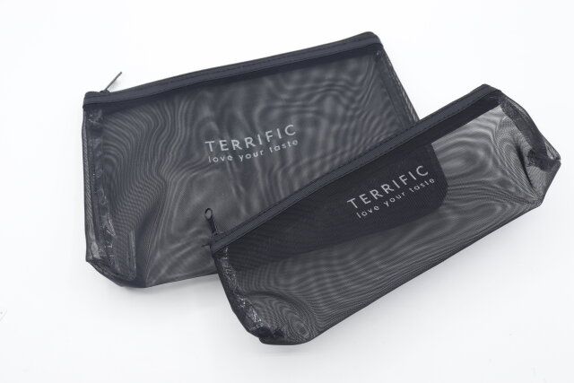 セリアのメッシュポーチ マチ付きとメッシュポーチ スリム