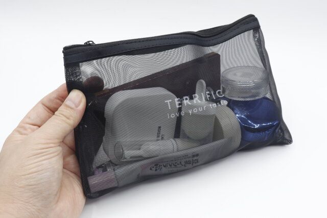 セリアのメッシュポーチ マチ付き