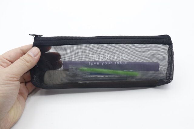 セリアのメッシュポーチ スリム