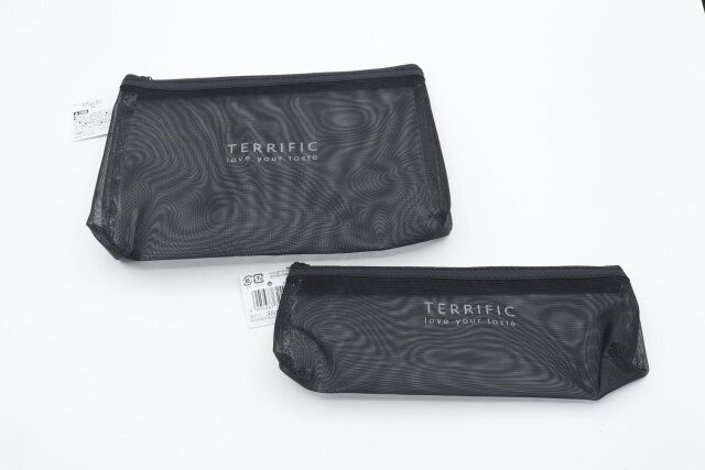 セリアのメッシュポーチ マチ付きとメッシュポーチ スリムの商品タグ