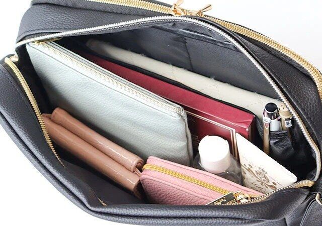 LUMIÈRE de GÉNIE こっそり推し活♡ きちんと見えする多機能ショルダーバッグBOOK メイン収納 実用例