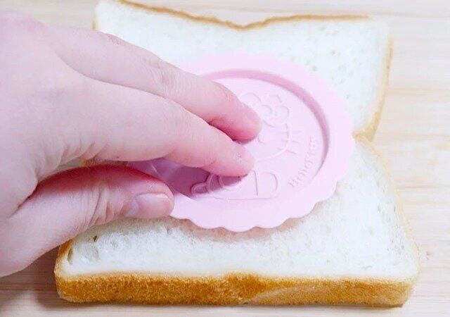 セリアのキティちゃん型のサンドイッチメーカーK／T