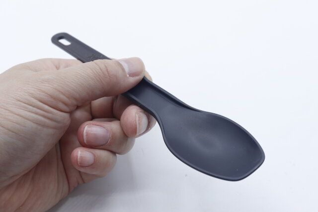 ダイソーの持ち手が畳めるコンパクトスプーン