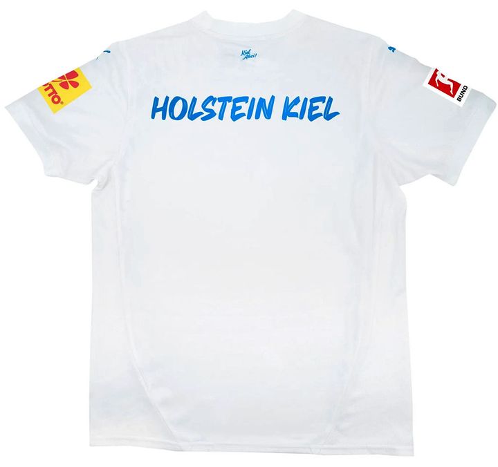 町野修斗のホルシュタイン・キール、2024-25新ユニフォーム発表！クラブ史上初の「ブンデス1部」戦闘服