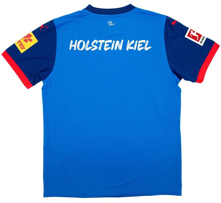 町野修斗のホルシュタイン・キール、2024-25新ユニフォーム発表！クラブ史上初の「ブンデス1部」戦闘服