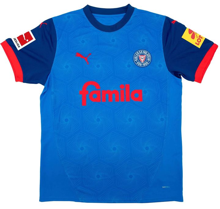 町野修斗のホルシュタイン・キール、2024-25新ユニフォーム発表！クラブ史上初の「ブンデス1部」戦闘服