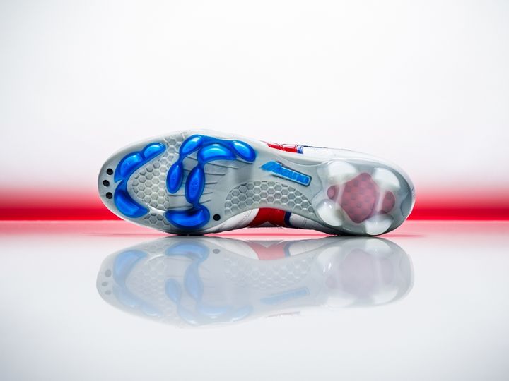 400足限定販売！ミズノ『ウエーブカップ SS JAPAN』が登場 岡崎慎司がラストゲームで履いた特製スパイク