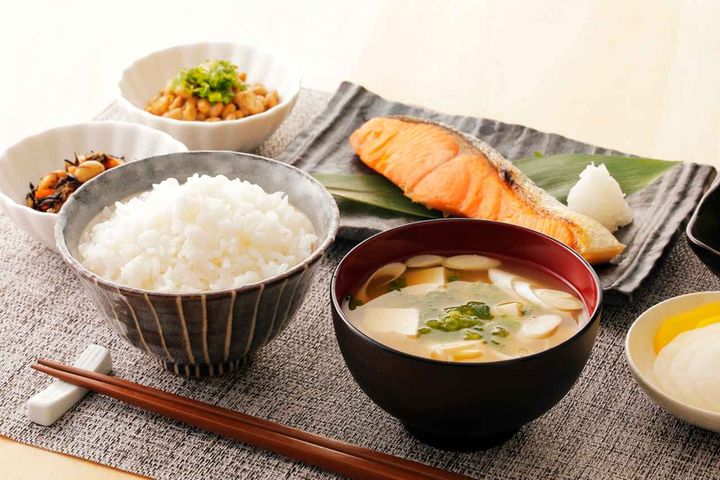 画像: 「朝飯なんか食ってる暇ないわ！」数日後「朝飯くらい用意しろ！」【理不尽なモラ夫】に → 嫁が反撃！