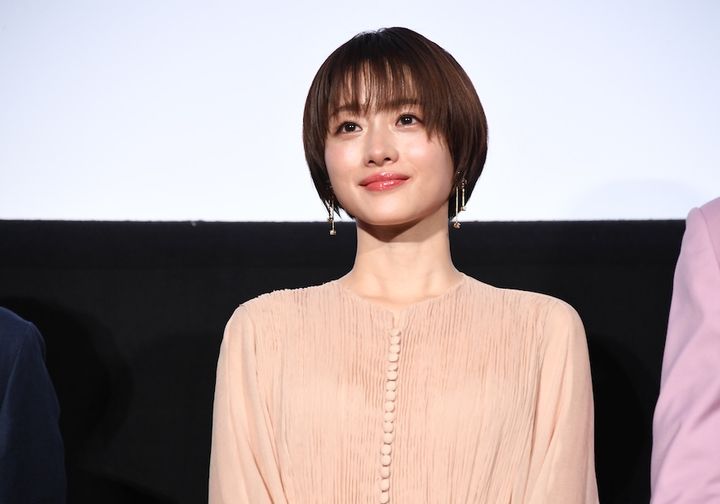 娘の目に画鋲、で涙止まらず 石原さとみを号泣させた過酷現場「本当に鬼だと思いました」