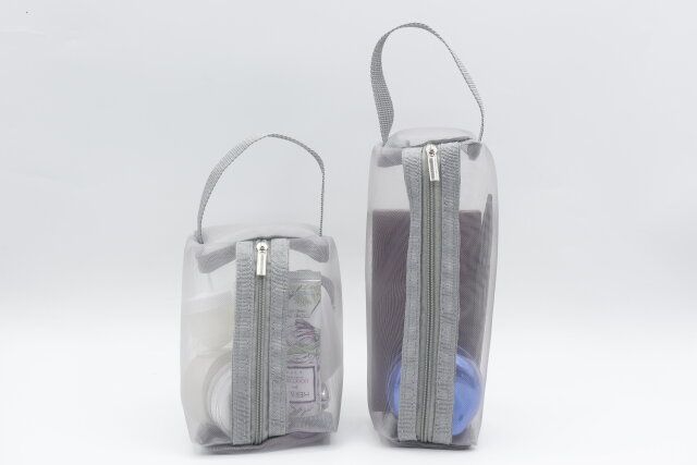 セリアのサイズ違いがあるお出かけ メッシュメイクポーチ