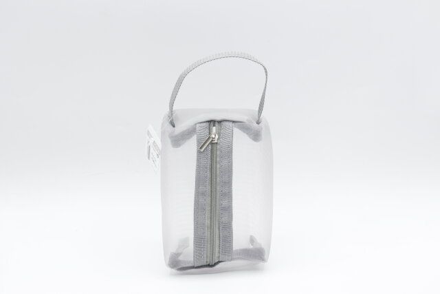 セリアのお出かけ メッシュメイクポーチのパッケージ