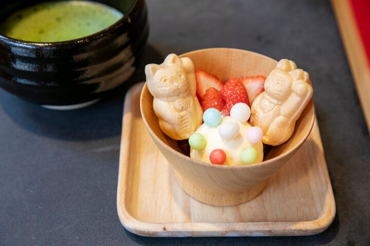 谷中ぎんざの甘味処「CHAYA 松緒」でつきたての餅だんごを食べ比べ