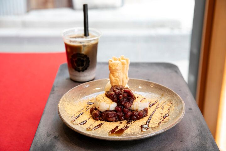 谷中ぎんざの甘味処「CHAYA 松緒」でつきたての餅だんごを食べ比べ