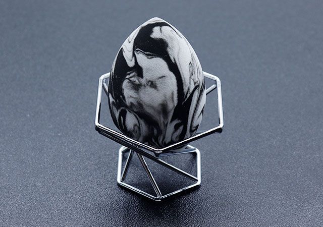 セリアのインテリアみたいなメイクスポンジスタンド