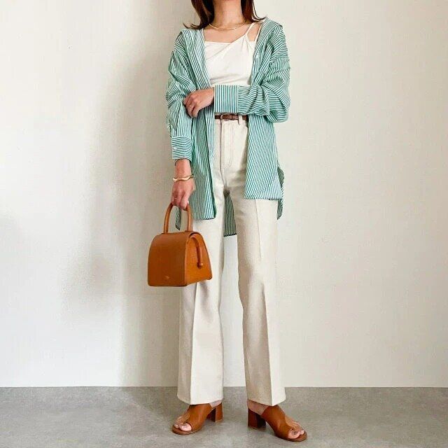 大人女子におすすめのストライプシャツコーデ