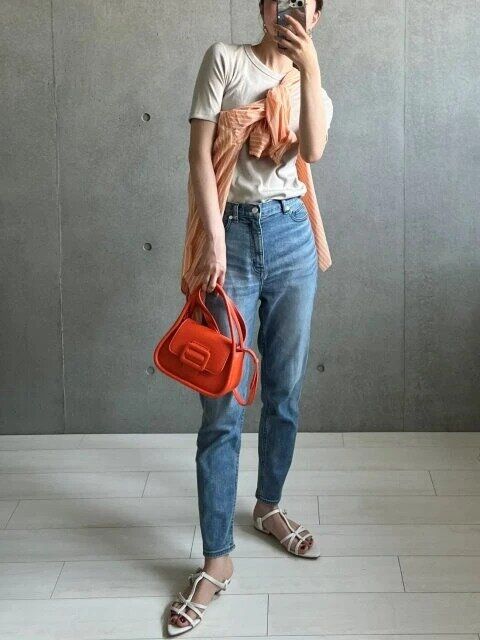 大人女子におすすめのストライプシャツコーデ