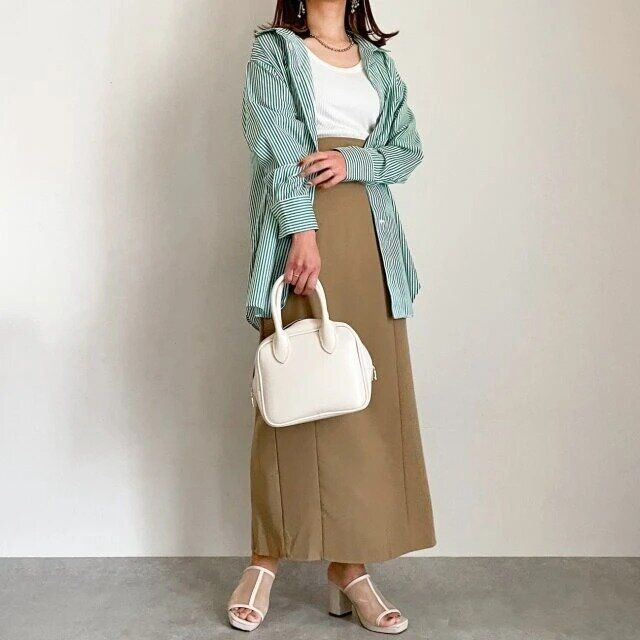 大人女子におすすめのストライプシャツコーデ