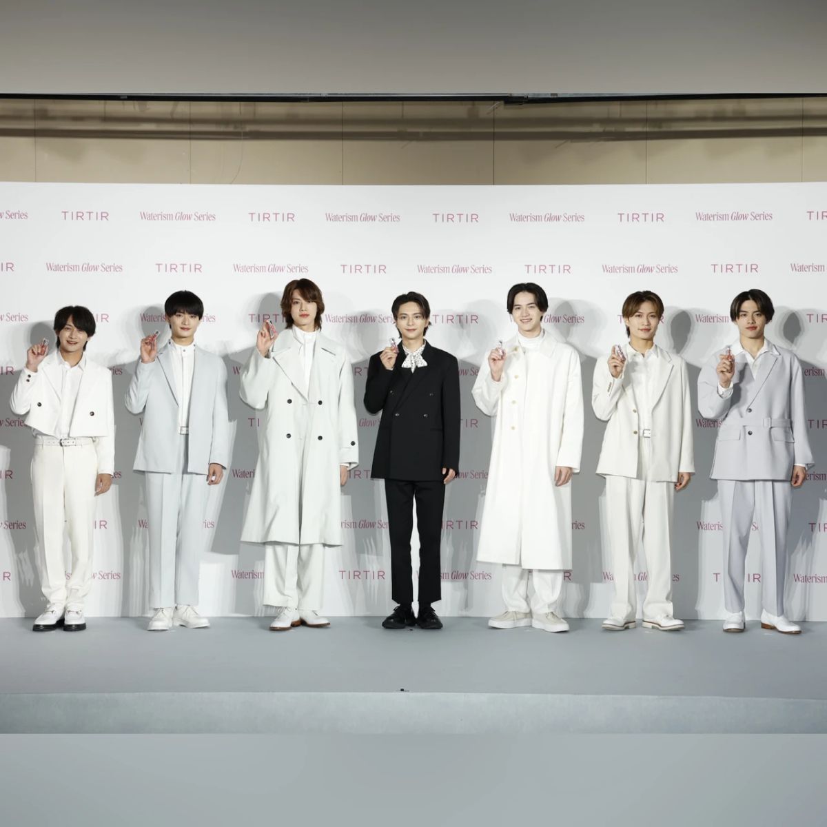 TIRTIR新CM発表会】佐藤勝利さん＆美 少年が初共演！ 当日手持ち