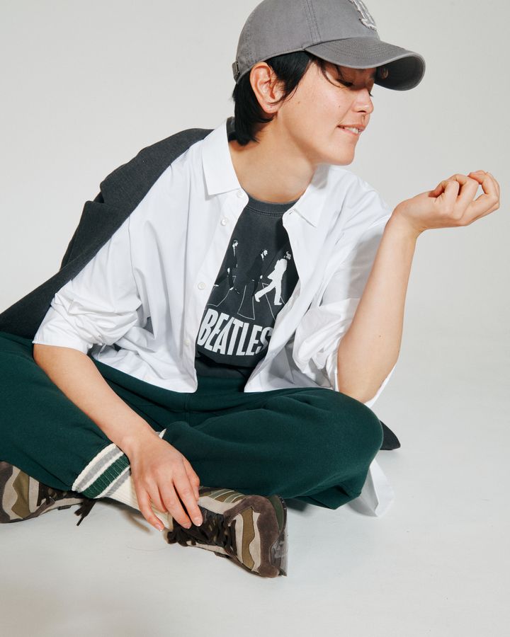 大人の白シャツ春コーデはATON【エイトン】のオーバーサイズシャツが◎