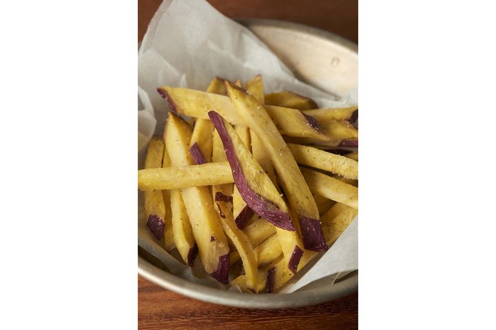 痺れが甘味を引き締める“フライドさつまいもの塩山椒風味”