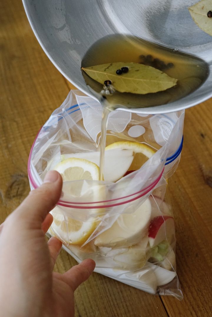 柑橘が香って爽やか！かぶのレモンピクルスの作り方【料理家 あやかの旬野菜を使ったアペロおつまみ vol.12 〜レシピで旅するヨーロッパ〜】