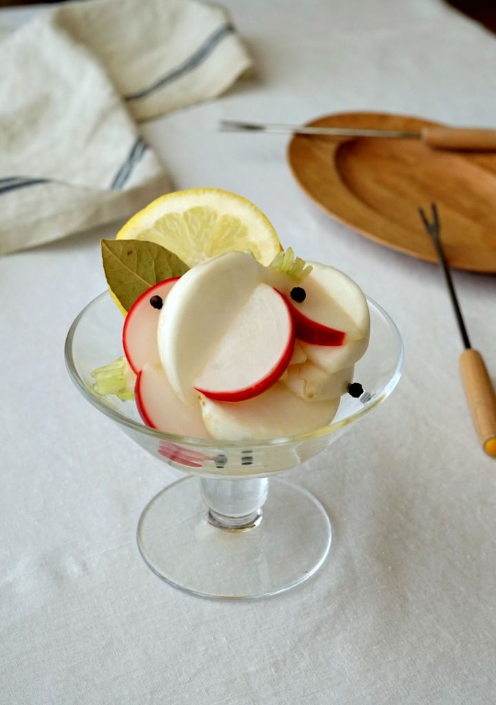 柑橘が香って爽やか！かぶのレモンピクルスの作り方【料理家 あやかの旬野菜を使ったアペロおつまみ vol.12 〜レシピで旅するヨーロッパ〜】