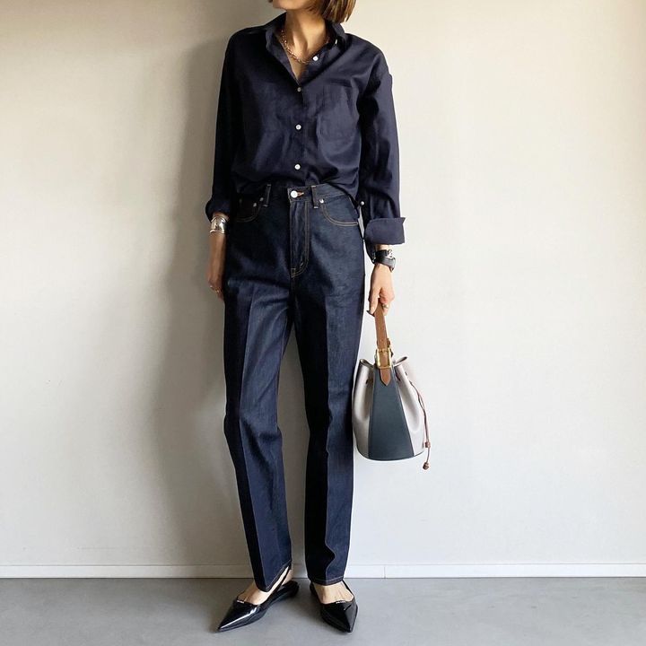 画像: 【ウォードブルー】RIGID HIGHRISE ￥26,400 大人のハイライズストレートがコンセプトの美脚デニムです。ストレッチ素材を使っていませんがとても綺麗なラインです。 www.woadblue.jp