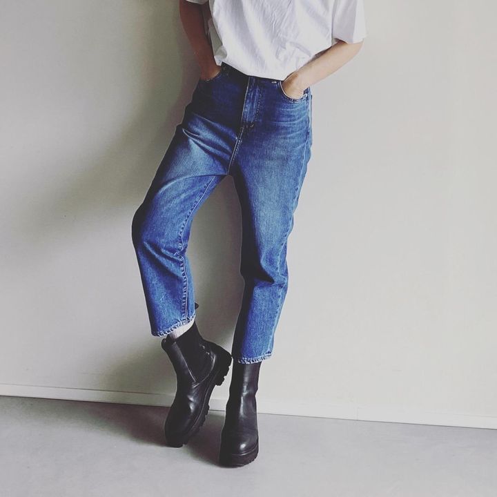 画像: 【ウォードブルー】サルエルデニム ¥28,600 サルエル型のルーズフィットデニムはハイウエストで股上が深いデザイン。履くだけで抜け感スタイルが完成します。 fashionpeaks.official.ec