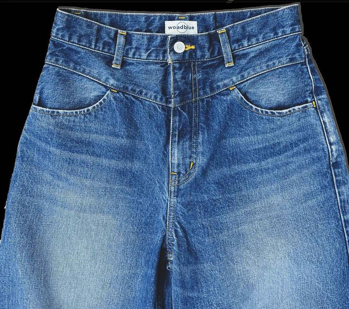 画像: 【ウォードブルー】ベル ¥29,700 ウォードブルーで人気のバレルシルエット フロントにヨーク切り替えを入れ、腰回りがすっきりと見えるようにデザインされています。 www.woadblue.jp