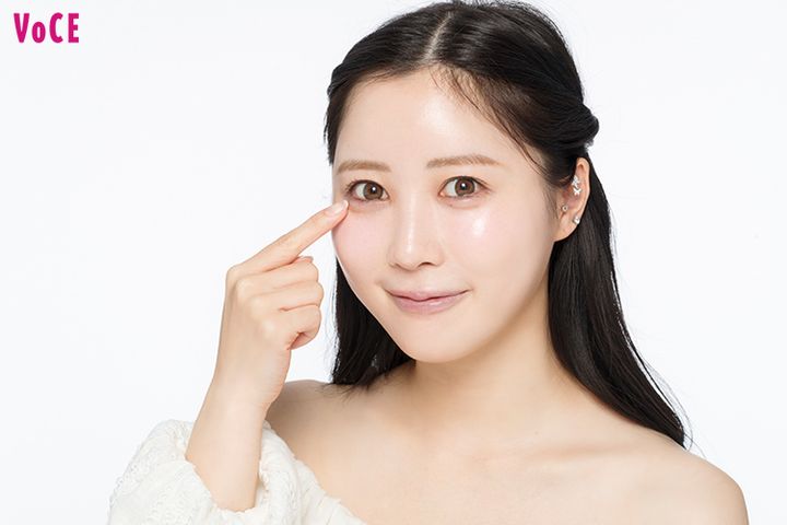 グレーニュアンスのブラウンカラコンで、目ヂカラをUP