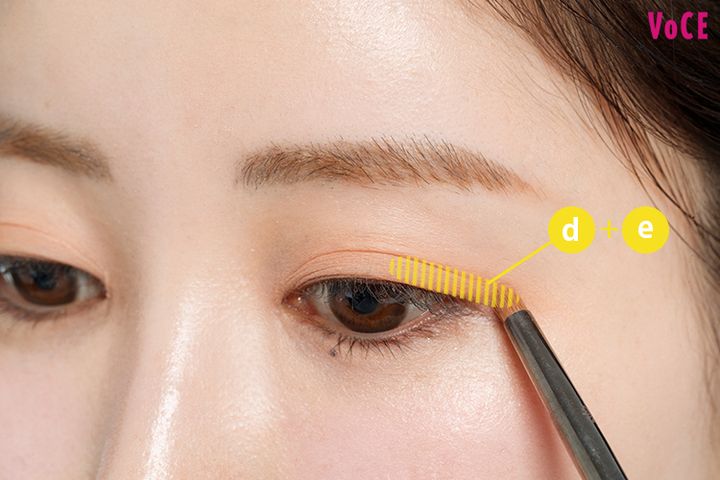 目尻に同色を重ねてさらに横長＆遠心顔に！