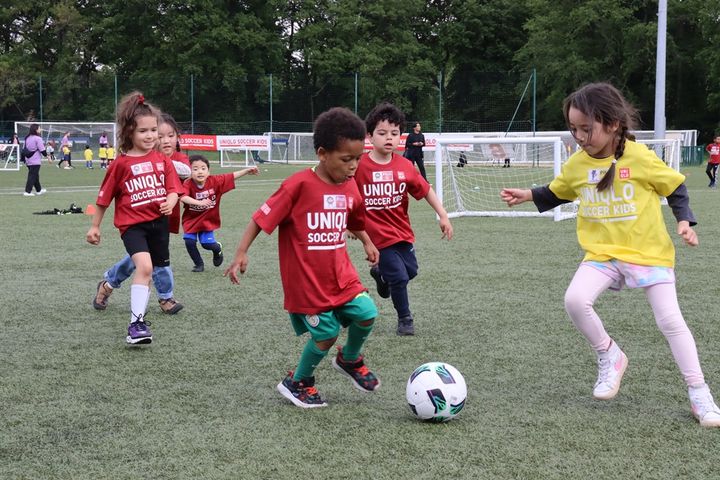 「JFAユニクロサッカーキッズinフランス」で内田篤人氏が子どもたち約120名と交流！デュガリー氏とトルシエ氏も特別参加