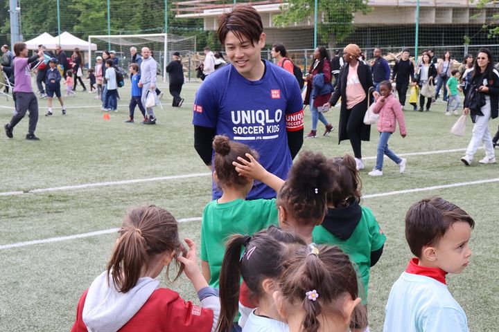 「JFAユニクロサッカーキッズinフランス」で内田篤人氏が子どもたち約120名と交流！デュガリー氏とトルシエ氏も特別参加