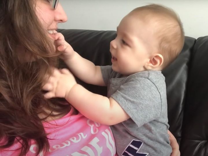 ママの歌声を聞くと…