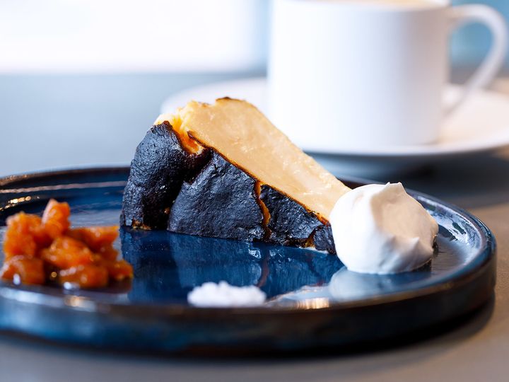 外苑前『and Svolta』の「バスク風チーズケーキ」