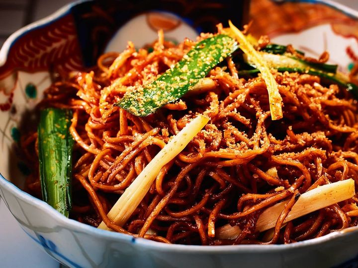 自由ヶ丘『立呑み中華 起率礼』の「香港焼きそば」