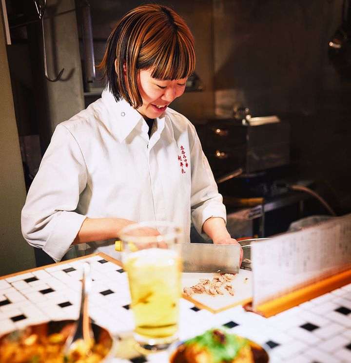 自由ヶ丘『立呑み中華 起率礼』の井上史子シェフ